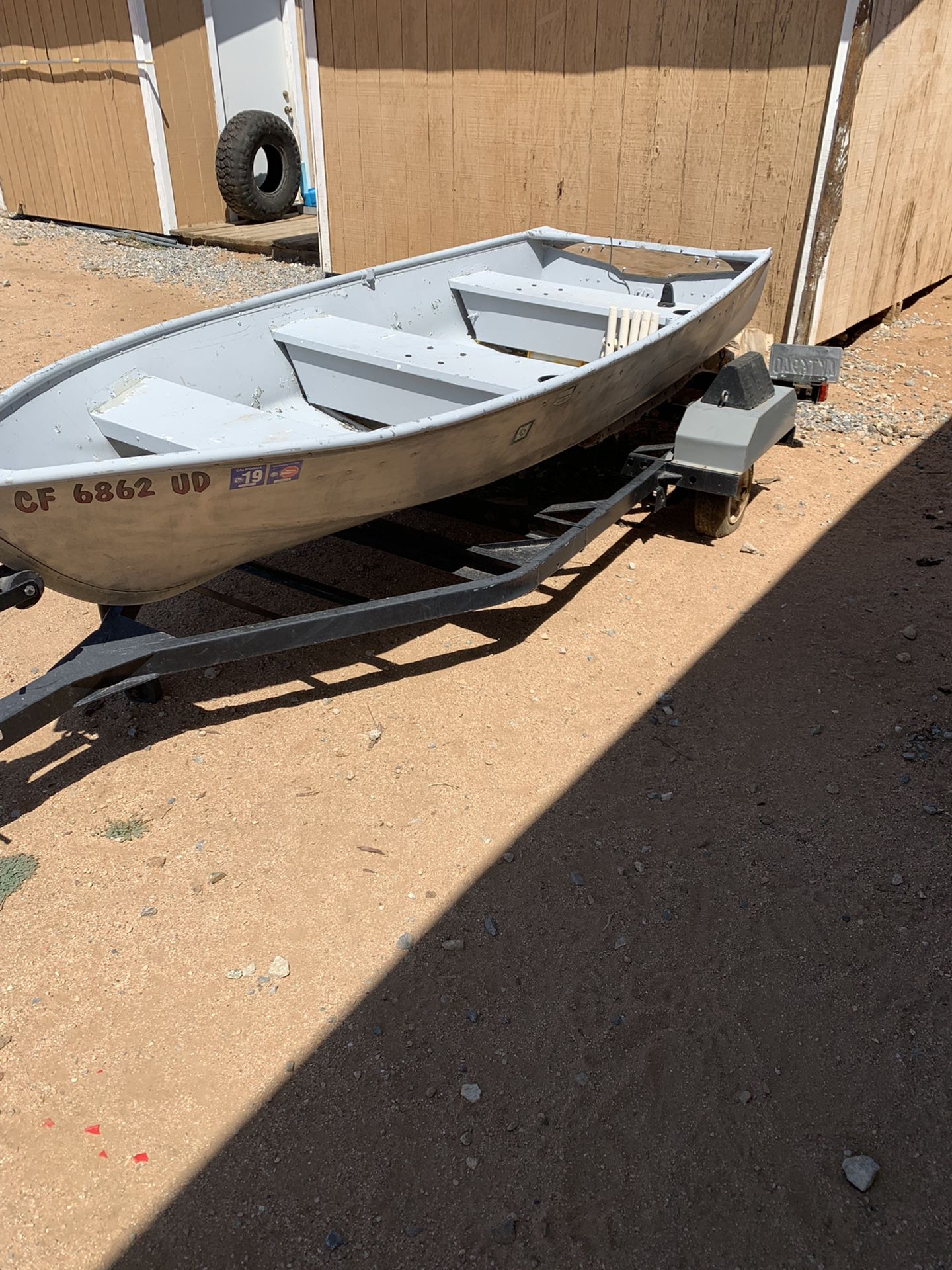 Aluminum fishing boat