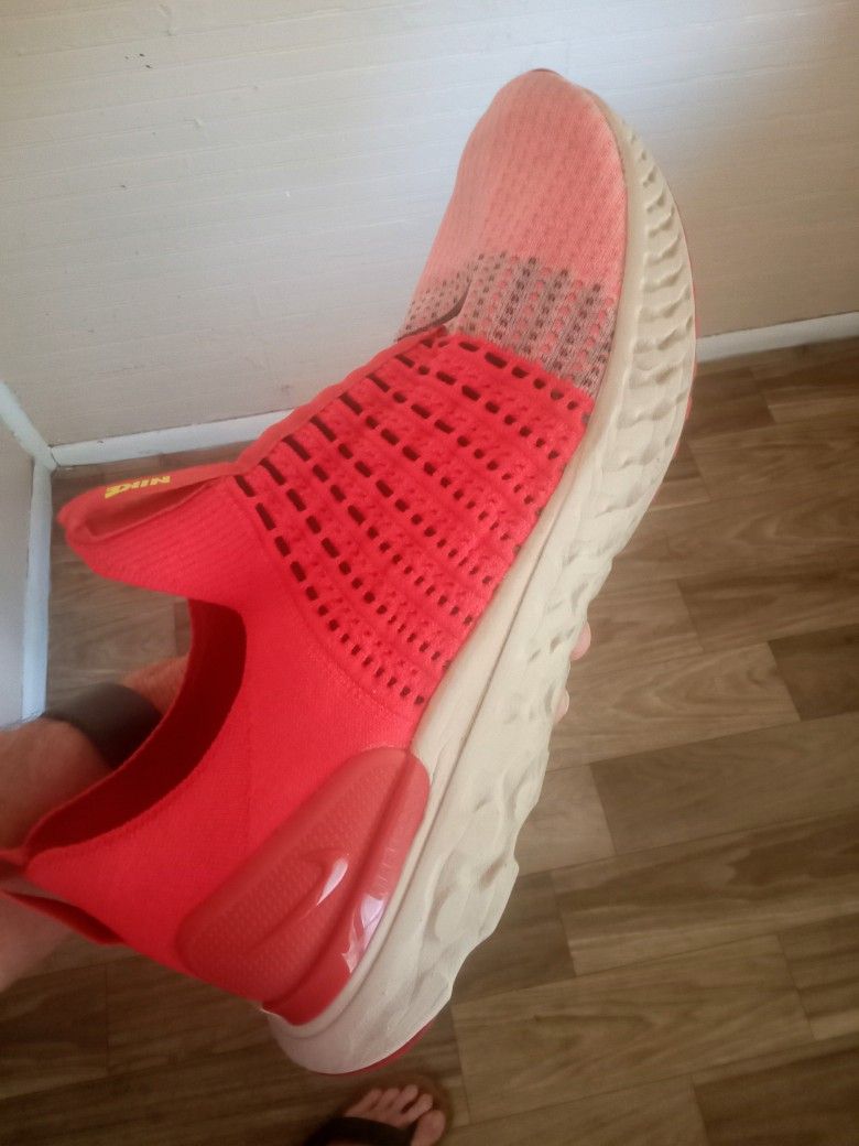 Premium Men's Like New Nike React Flyknit Phantom Shoes