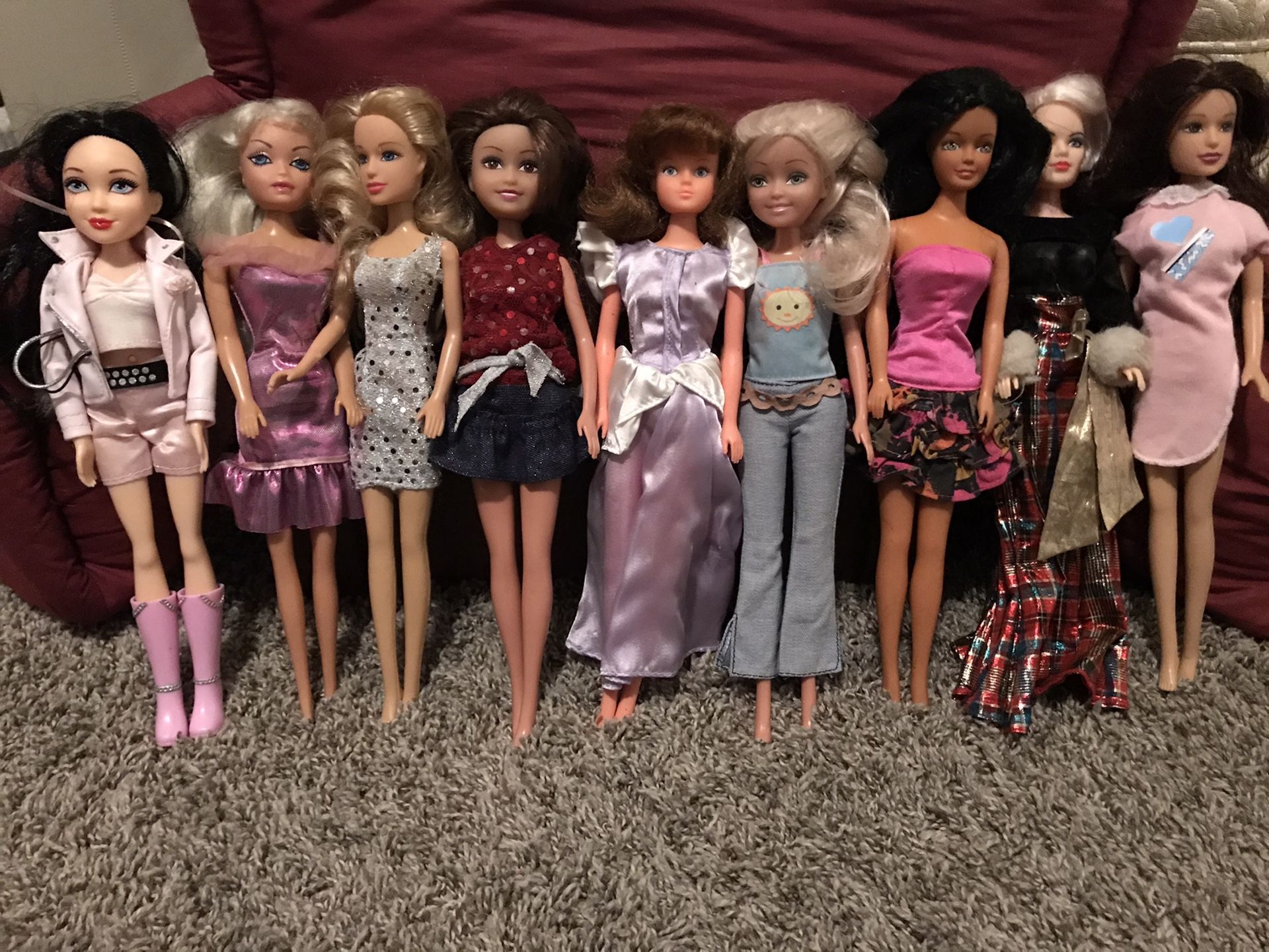 9 Barbies type dolls