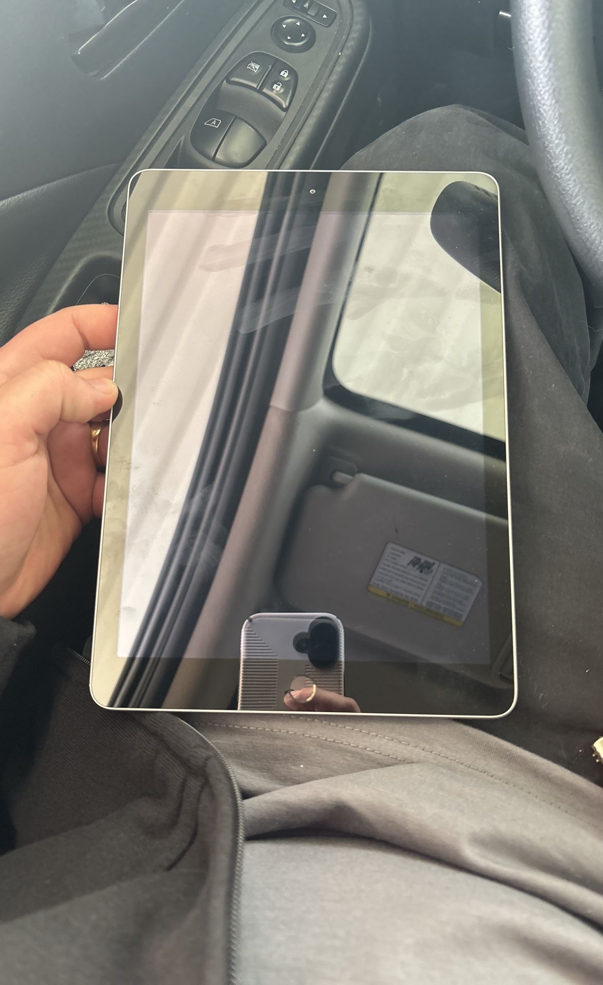 IPAD 5TH GEN (LOCKED)