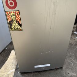 Mini Fridge Frigidaire 