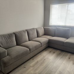 Family Sized Couch 🛋️ 