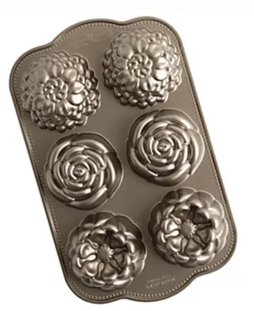 Nordic Ware Bouquet Pan