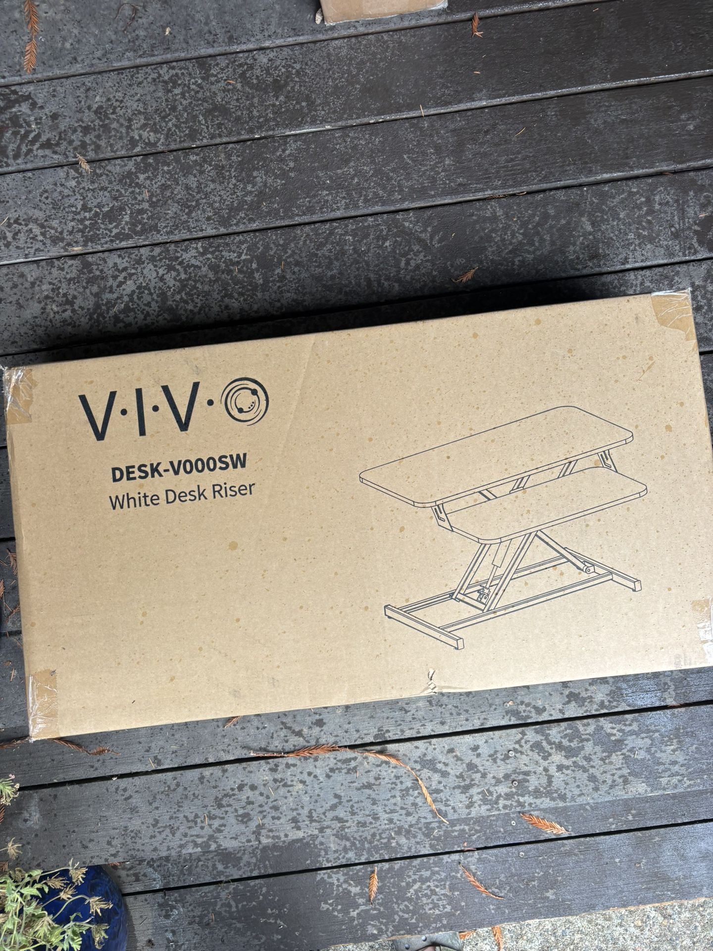 BRAND NEW VIVO ADJUSTABLE DESK!!