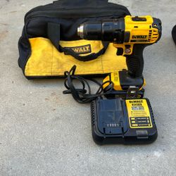 DeWalt 20v Cordless Drill Driver With Battery Charger And Bag
