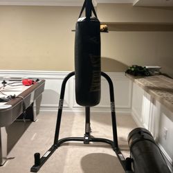 Everlast Sporting Goods 2 Piece Boxing Set 