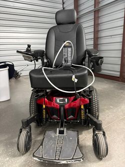 Quantum Edge 3 iLevel Power Wheelchair – Like New – New Battery