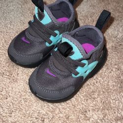 Baby shoes 