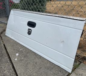 1997–2004 Dodge Dakota Tailgate (White w/ Diamond Plate Cap)