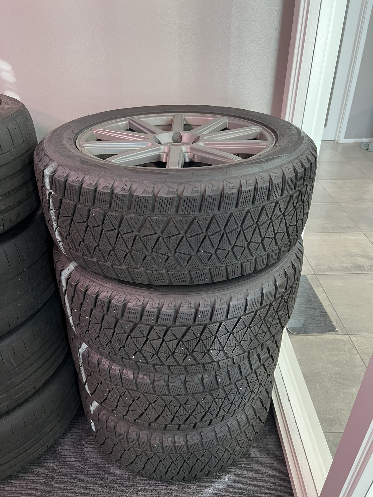 275/50/20 Bridgestone Blizzak DM-V2 - 4 Tires And Wheels