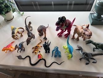 Large Lot Of Dinosaur & Dragon Toy Figures