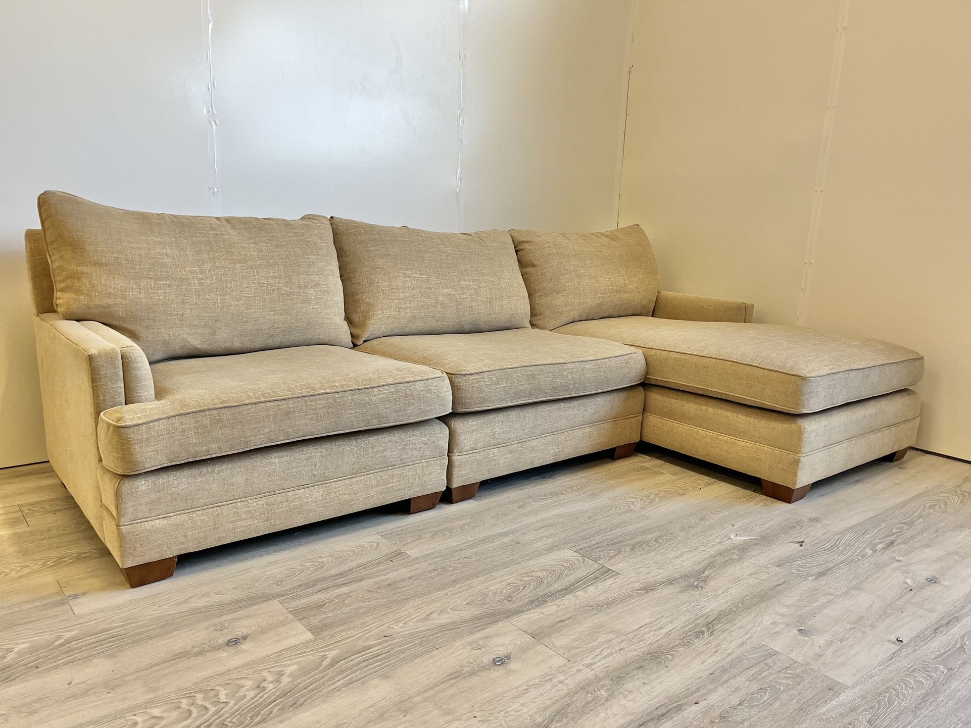 🚚Free Delivery🚚- Sam Moore Madison Sectional Couch