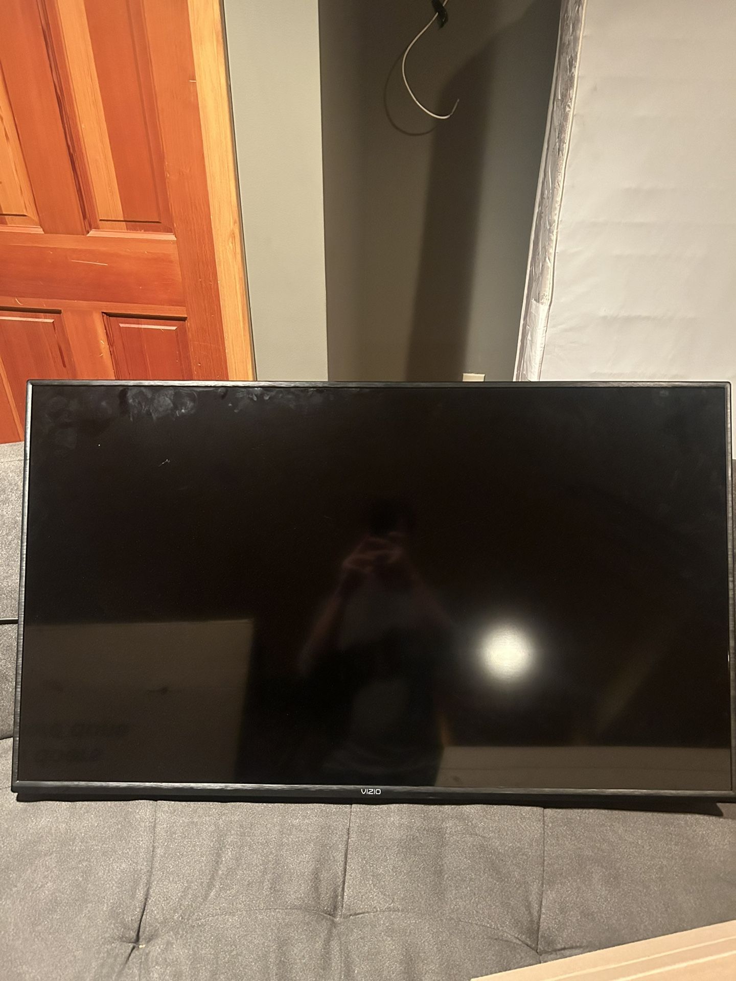 Visio 50 Inch HD Smart tv with Wall Mount