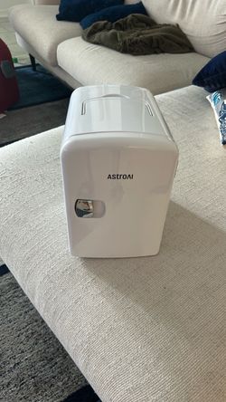 AstroAI Mini Fridge White