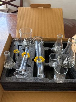 Glass Laboratory Glassware Set está muy bonito
