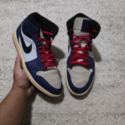 Air jordan 1 mid deep royal