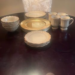 Dinnerware Set 