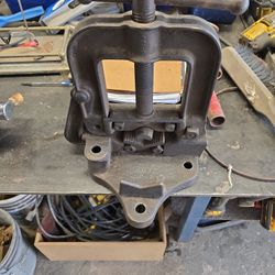Riggid pipe vise
