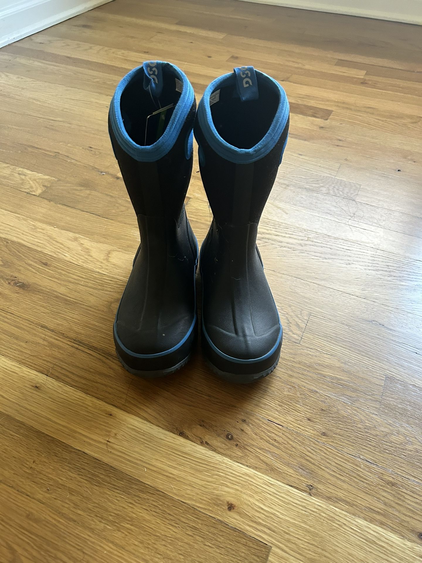 Boys Snow Boots Size 4