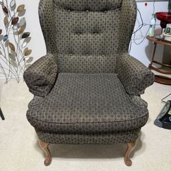 Vintage Wingback Armchair - Elegant & Comfortable!
