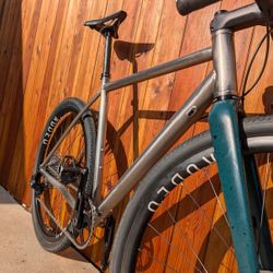 2023 Waltly Titanium, AXS, Carbon Wheels (like Crux 54cm)
