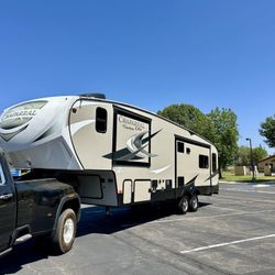 20 18 Fith Wheel Trailer 3  Slide Outs