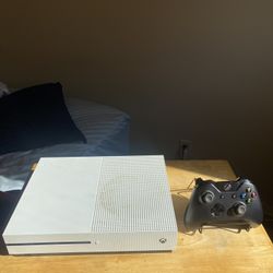 Xbox One S | 7 Games Included | Digital Account | Controller