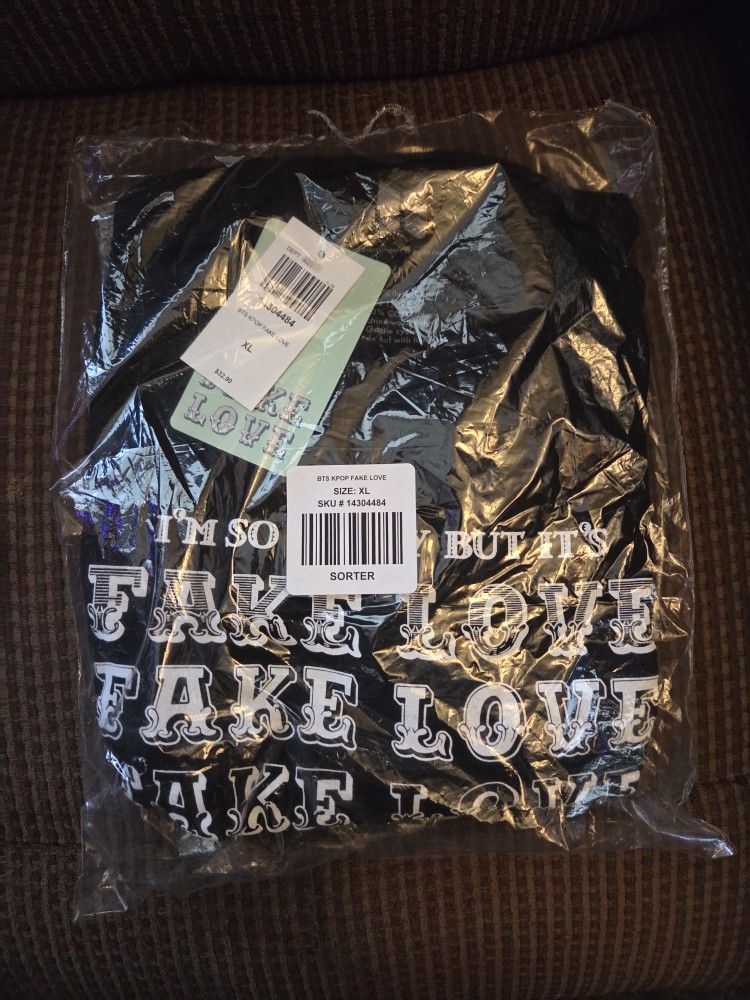 BTS Fake Love XL Hot Topic Shirt