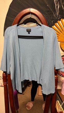 Torrid shrug size 4