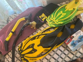 Bundle of Adult and Child Snorkel Gear, fins, goggles with carrying bag