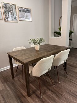 Like New Wood Table W/ 4 Chairs