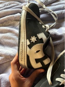 Black dc shoes