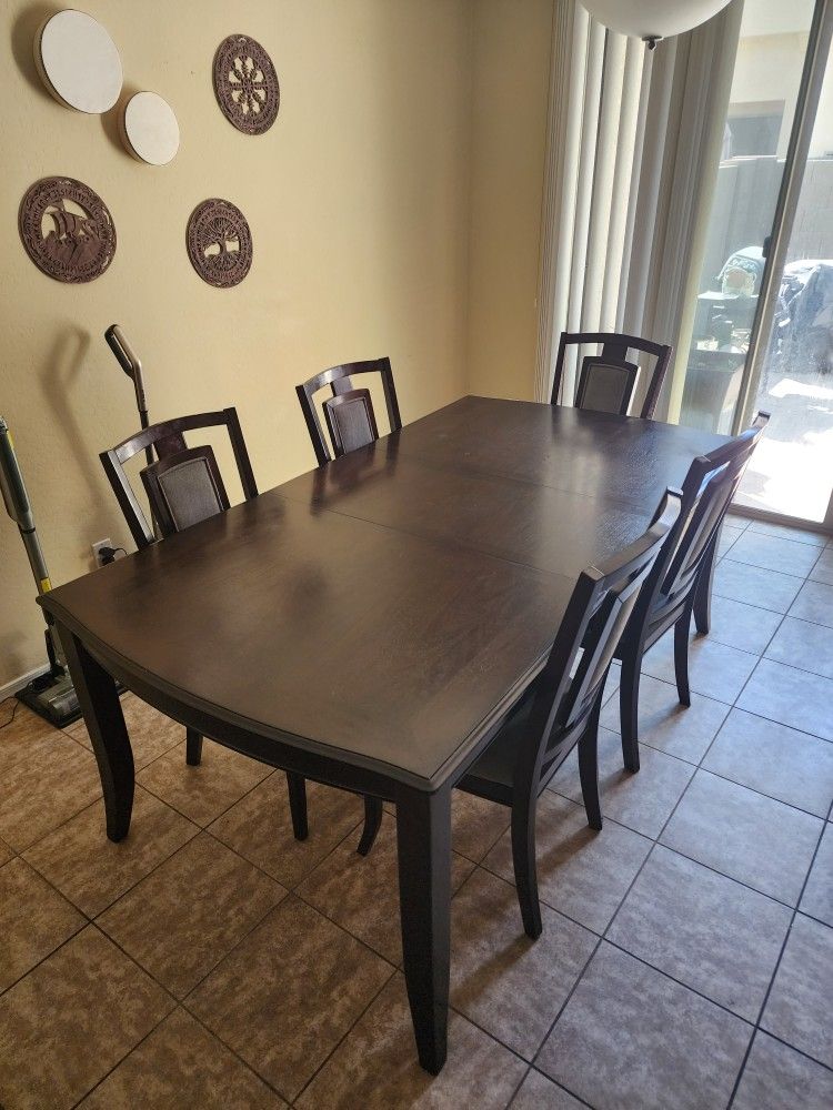 Dining Room Table, 5 Chairs.