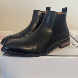 Black Chelsea boot