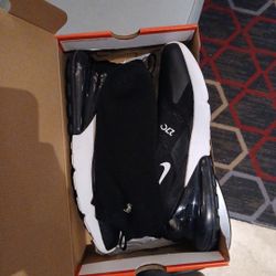 Air Max 270 Size 12 Women's Mens 10.5