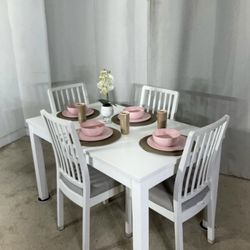 Extendable Dining Table & 4 Chairs 
