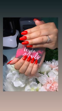 Nail Tech