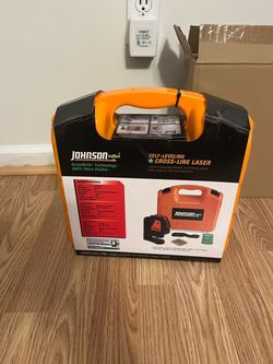 SAVE $500!! BRAND NEW SELF LEVELING  LASER LEVEL. GREEN DOT. EVERYTHING IN PIC INCLUDED  LOWES $795.23 !!   NOW $300💰💰