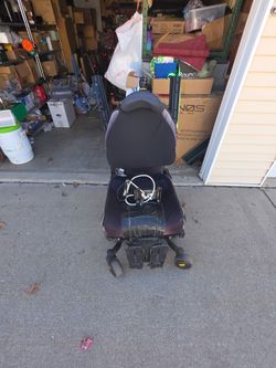 Quantum rehab scooter