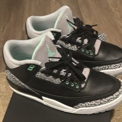 AIR JORDAN 3 Green Glow Size 9.5 