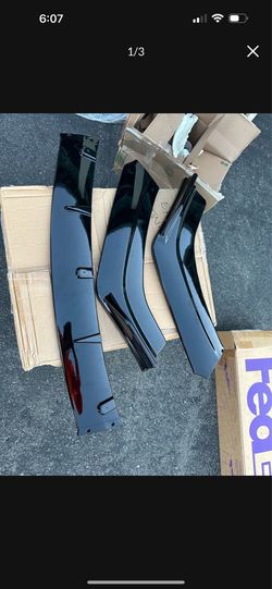 kit de carrocería de divisor de parachoques delantero de coche negro brillante.