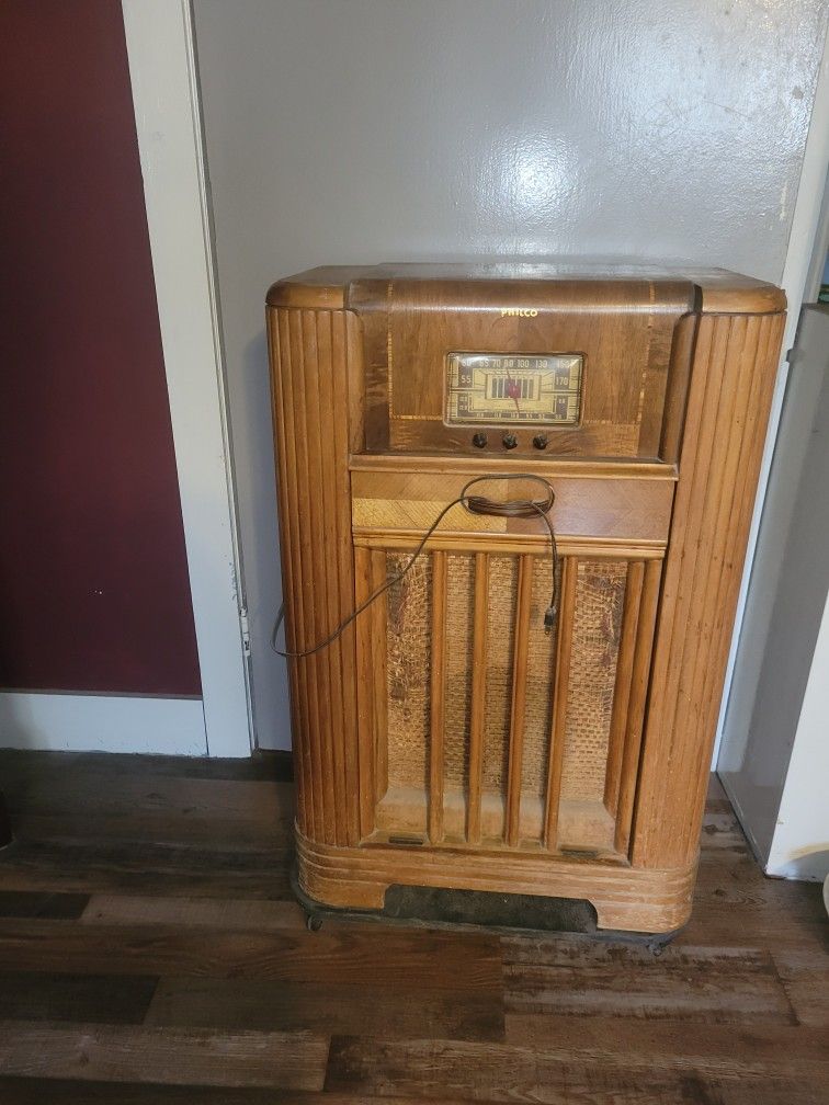 Radio With Turn Table