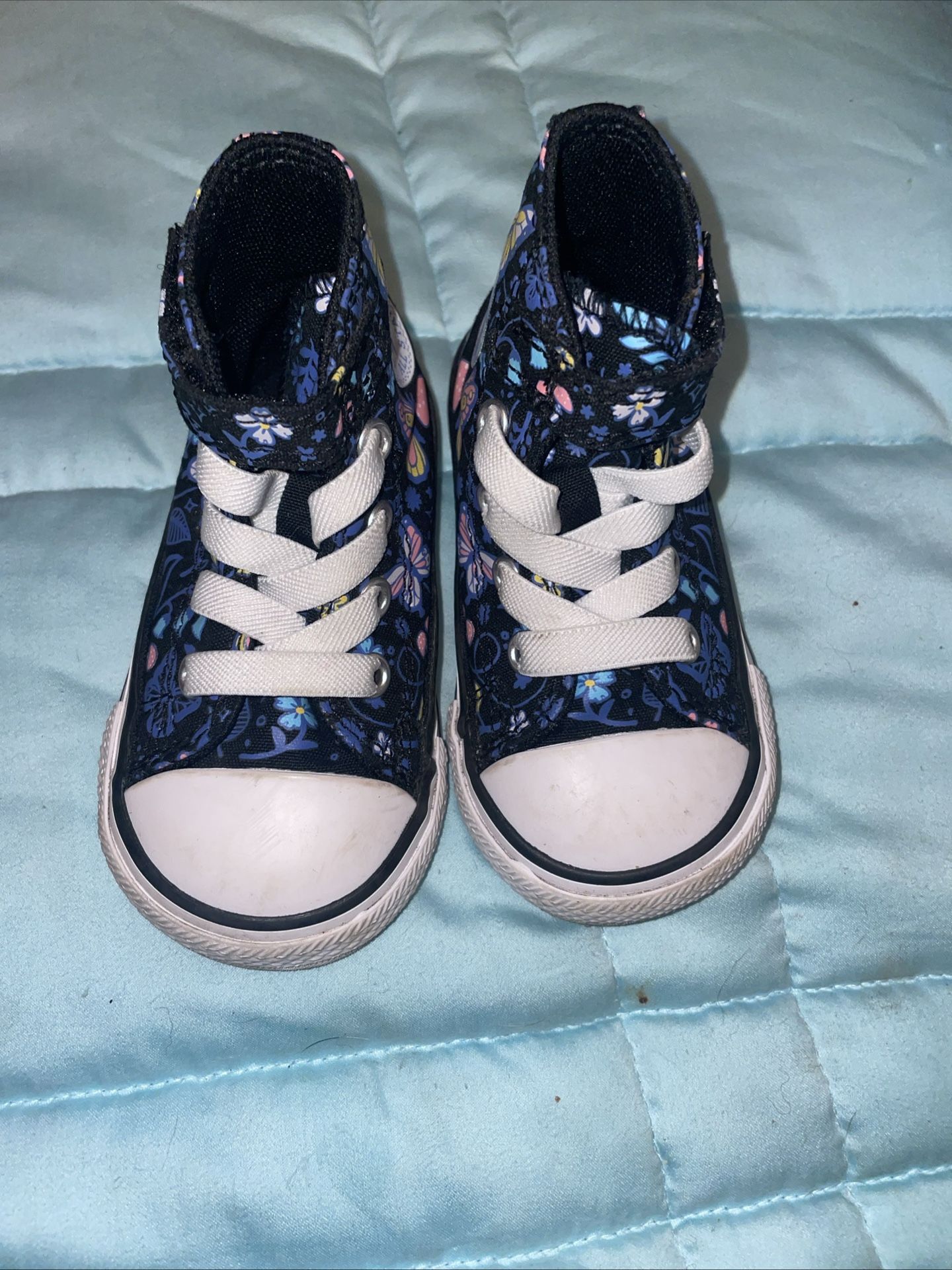 Baby Girl converse All-Star size 4 sneakers with butterflies super cute great condition