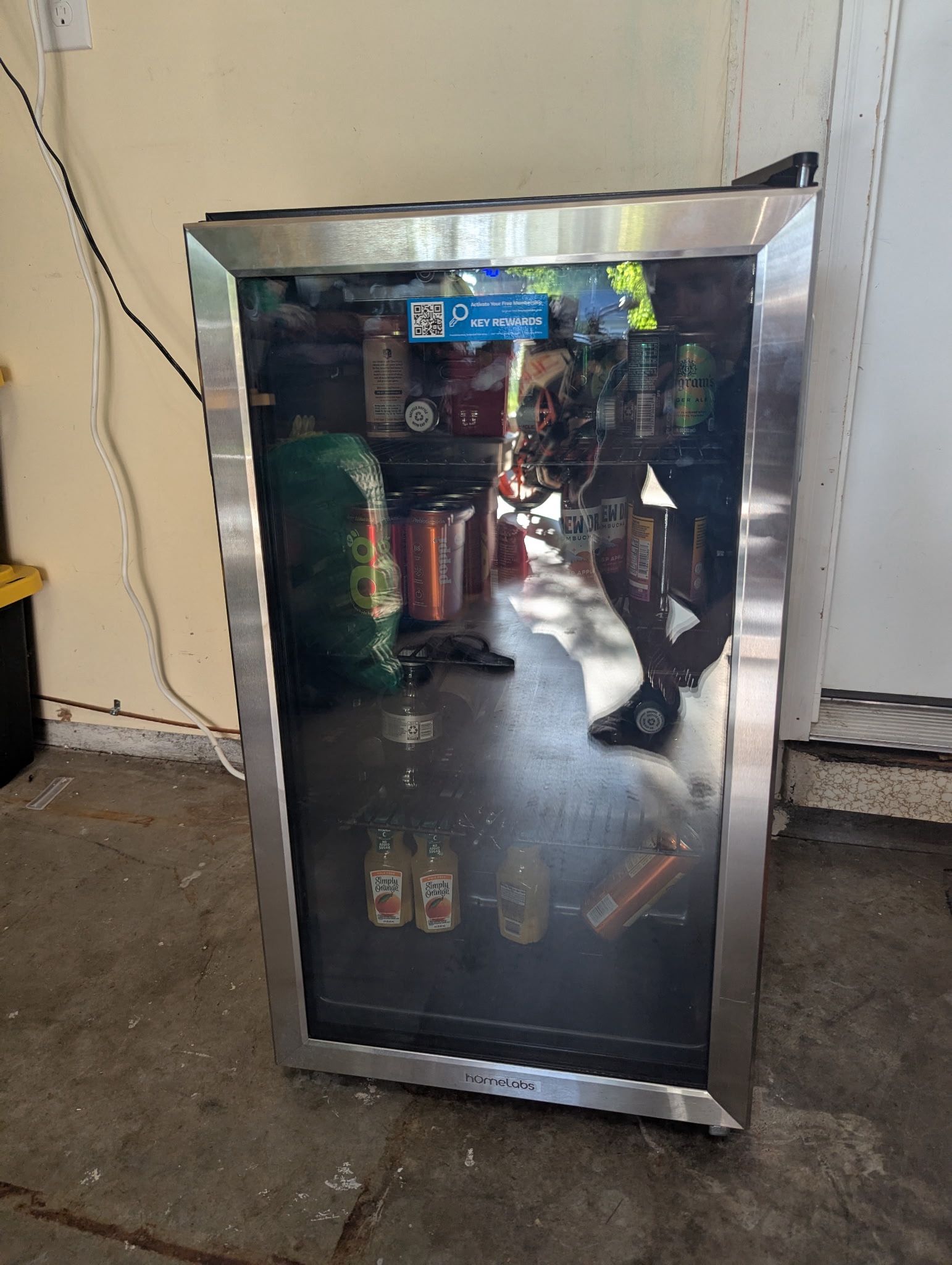 hOmeLabs Beverage Refrigerator