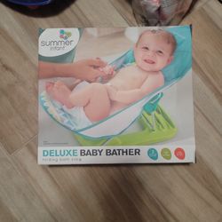 Deluxe baby bather
