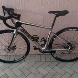 Giant Defy Advanced 2 – Carbon Road Bike – Shimano 105 (Small)