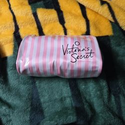  Victoria’s Secret cosmetic bags