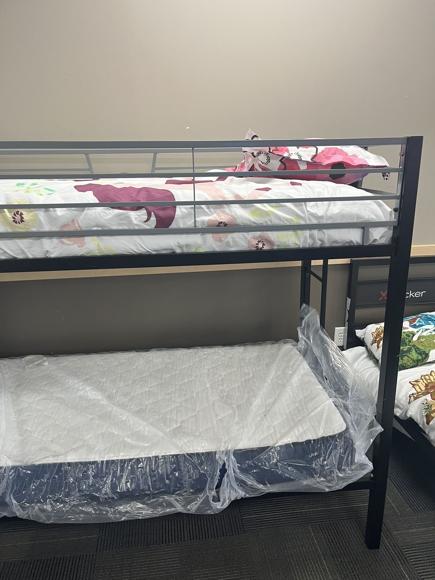 Twin Over Twin Bunk bed And Full Size Bed