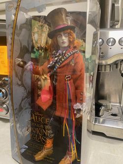 Alice In Wonderland: Mad Hatter Collectable