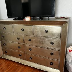 Dresser And Night Stands 